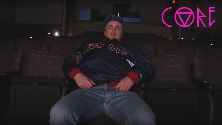 Πώς να φας τα φαγητά που έχεις πάρει κρυφά στο σινεμά… χωρίς να σε καταλάβουν!