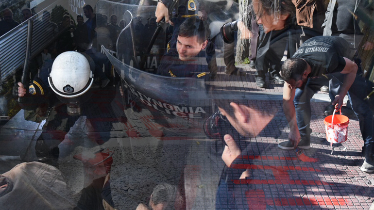 Αγρίεψαν τα πράγματα – Επιδρομή του ΠΑΜΕ στο Μαξίμου