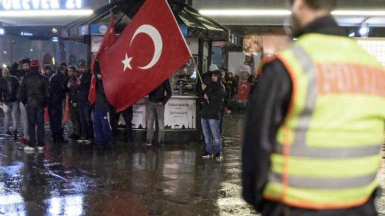 Άσυλο ζήτησαν 11 Τούρκοι χορευτές που συμμετείχαν σε φεστιβάλ λαϊκών χορών στη Βουδαπέστη