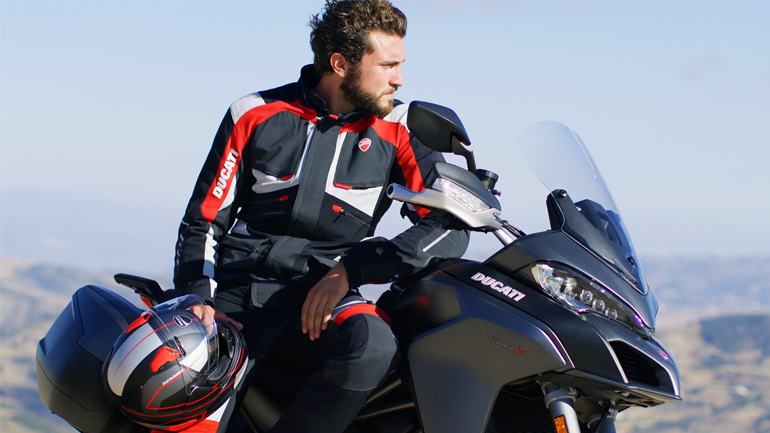 Η Ducati στο πνεύμα των ημερών κάνει εκπτώσεις σε εξοπλισμό!