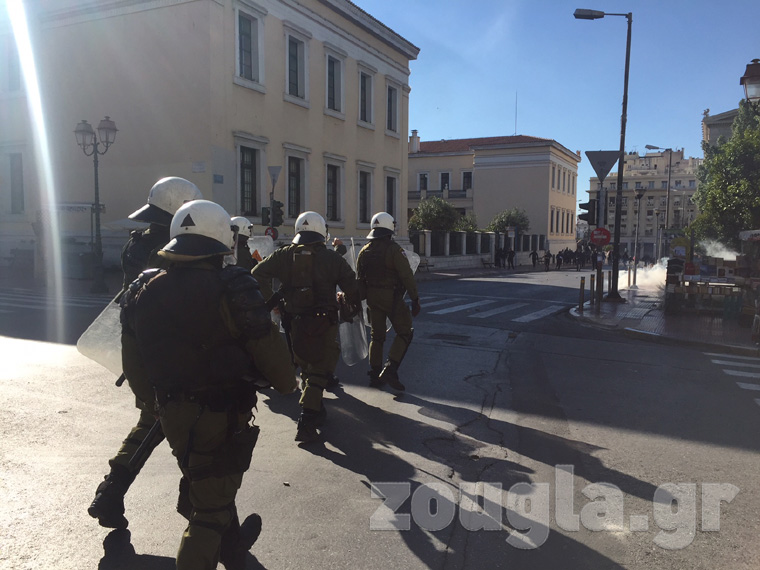 Τα πρώτα επεισόδια στα Προπύλαια