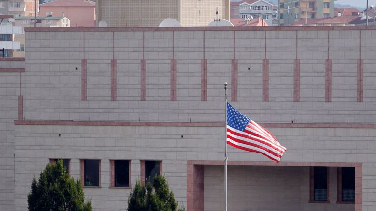 Διαδηλωτές συγκεντρώθηκαν έξω από το προξενείο των ΗΠΑ στην Κωνσταντινούπολη