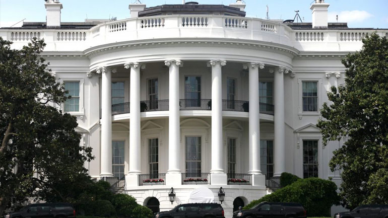 Λευκός Οίκος: «Ψευδείς» οι πληροφορίες ότι ο ειδικός εισαγγελέας Μιούλερ ζήτησε από τη Deutsche Bank να παράσχει έγγραφα για τον Τραμπ