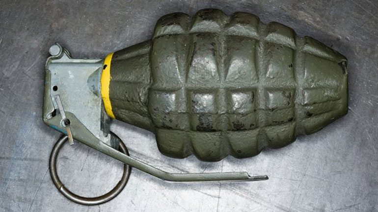 Βρέθηκε χειροβομβίδα έξω από σπίτι εκδότη – Οι δηλώσεις του στο zougla.gr