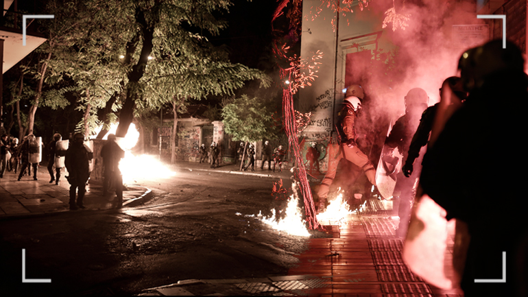 Τι συνέβη στις εκδηλώσεις μνήμης για τη δολοφονία του Αλέξη Γρηγορόπουλου – Μολότοφ και πετροπόλεμος στα Εξάρχεια