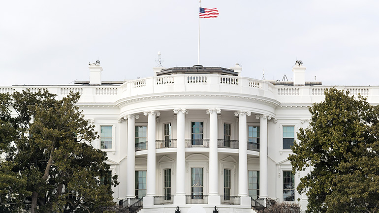 Λευκός Οίκος: «Aντιπαραγωγική» μια πιθανή ακύρωση της συνάντησης Πενς-Αμπάς