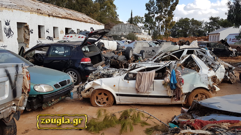 Εικόνες καταστροφής με τα διαλυμένα αυτοκίνητα στη Μάνδρα…