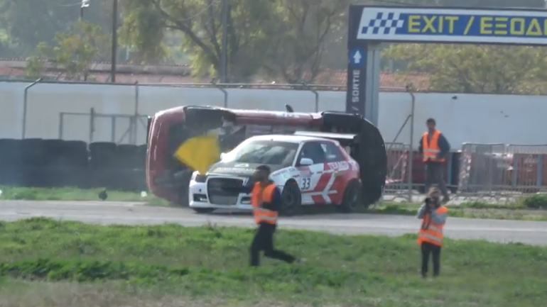 Καρέ – καρέ η σύγκρουση δύο αγωνιστικών αυτοκινήτων στα Μέγαρα…