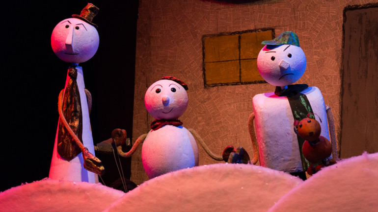 Οι τρεις Χιονάνθρωποι λένε τα κάλαντα στο Εργαστήρι Μαιρηβή!