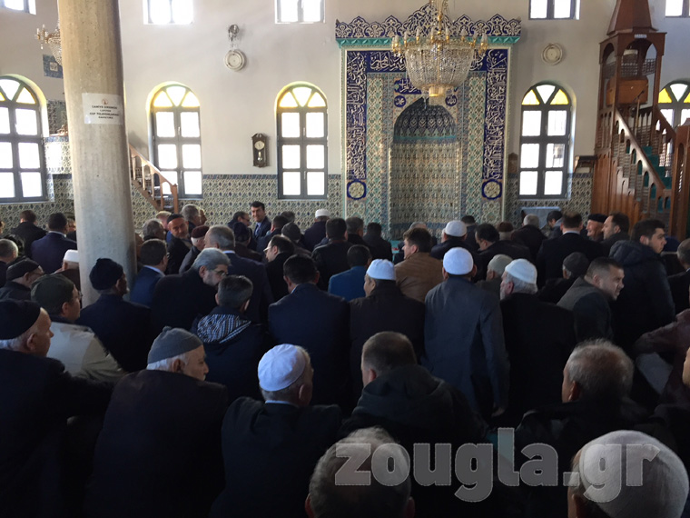 Στο Κιρ Μαχαλά οι πιστοί μουσουλμάνοι για την προσευχή της Παρασκευής 