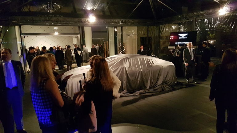 Η Continental GT περιμένει... υπομονετικά και κουκουλωμένη 