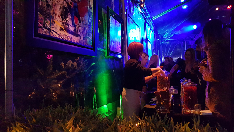 Τα έργα τέχνης της Kapopoulos FineArts κοσμούσαν το χώρο που είχε μεταμορφωθεί σε... club