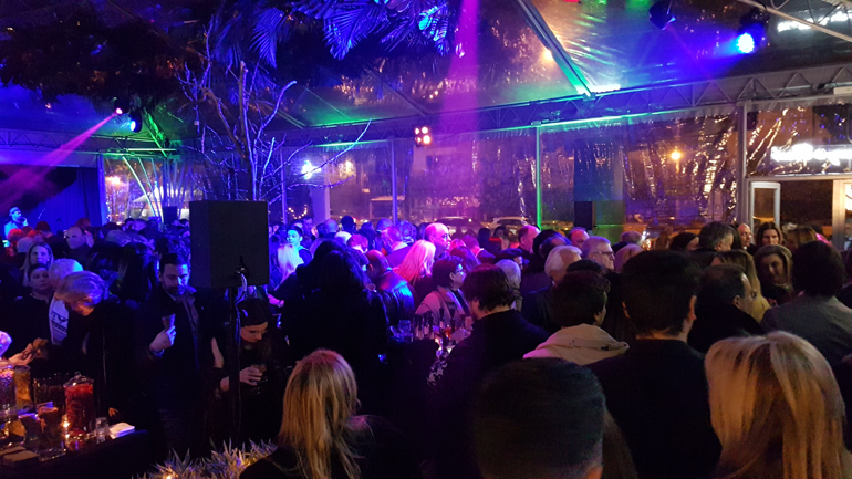 O ειδικά διαμορφωμένος χώρος έχω από την Bentley Athens και τον οίκο κοσμημάτων και ρολογιών 'Patseas'