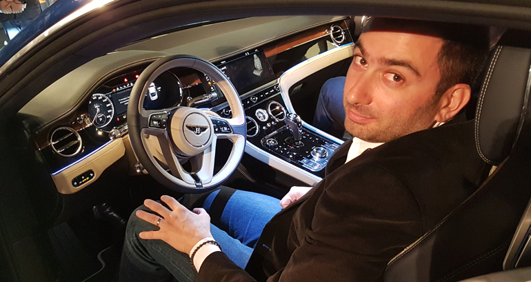 Η πολυτέλεια στο μέγιστο βαθμό. Προς το παρόν... καθίσαμε στο κάθισμα του οδηγού, την επόμενη φορά θα την οδήγησουμε για να δούμε και τις (κορυφαίες) δυνατότητες που έχει...