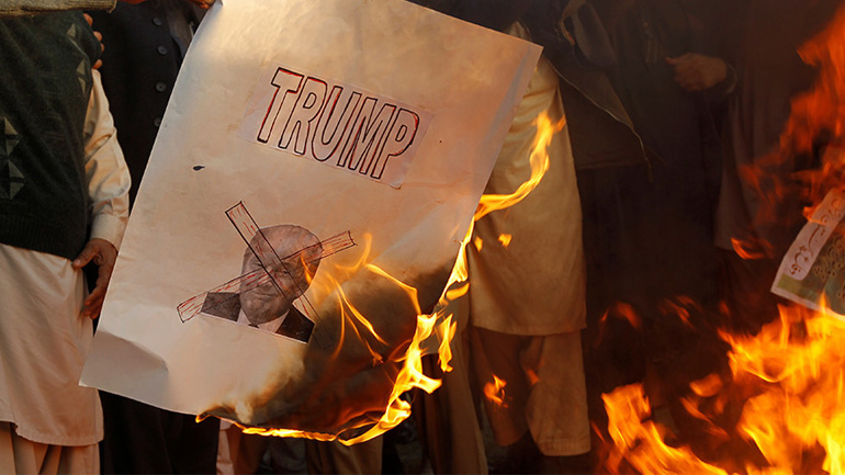 Ινδονησία-Μαλαισία: Χιλιάδες μουσουλμάνοι στην Ασία διαδηλώνουν κατά της απόφασης του Τραμπ για την Ιερουσαλήμ