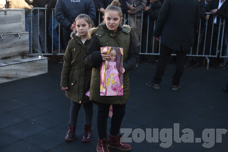 Δώρα του Ταγίπ Ερντογάν σε μικρά κορίτσια