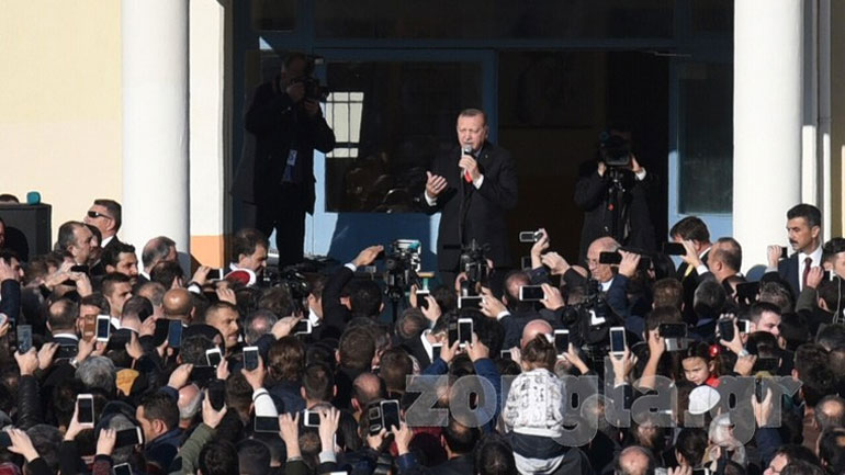 Ερντογάν προς μουσουλμάνους: Να σέβεστε την ελληνική σημαία και τα σύνορα Ερντογάν προς μουσουλμάνους: Να σέβεστε την ελληνική σημαία και τα σύνορα