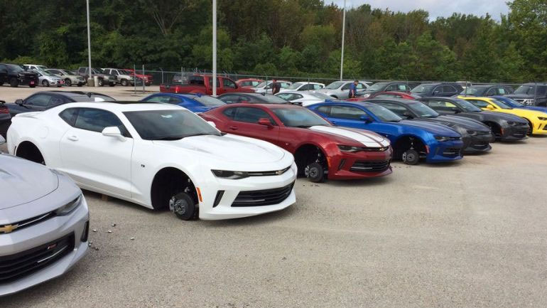 Θεσσαλονίκη: Δικογραφία σε βάρος 43χρονου που αφαιρούσε ρόδες από σταθμευμένα αυτοκίνητα