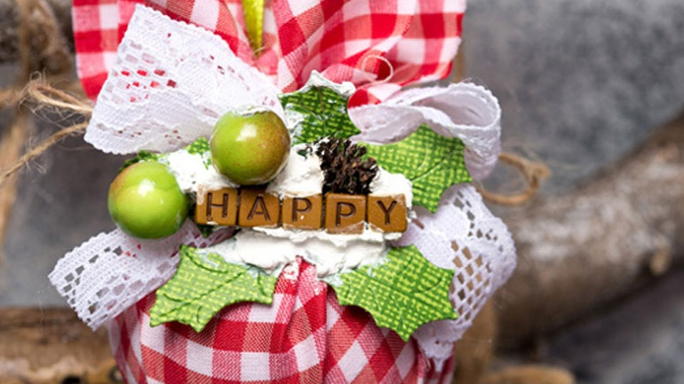 Φτιάξτε πολύχρωμες χριστουγεννιάτικες μπάλες για το δέντρο σας!