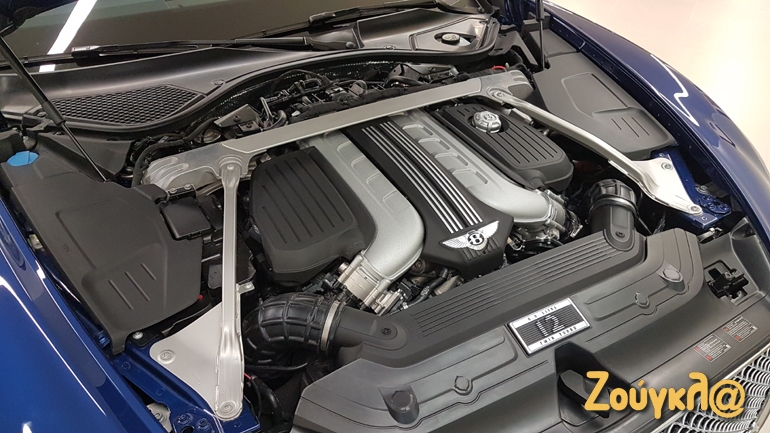 Ο θηριώδης κινητήρας W12 των 6.0 λίτρων αποδίδει 635 ίππους