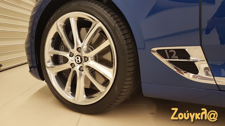 Ζάντες αλουμινίου 22 ιντσώνα και ελαστικά της Pirelli...