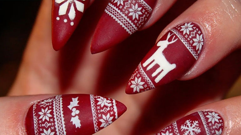 Christmas nails: Το αγαπημένο κόκκινο των Χριστουγέννων