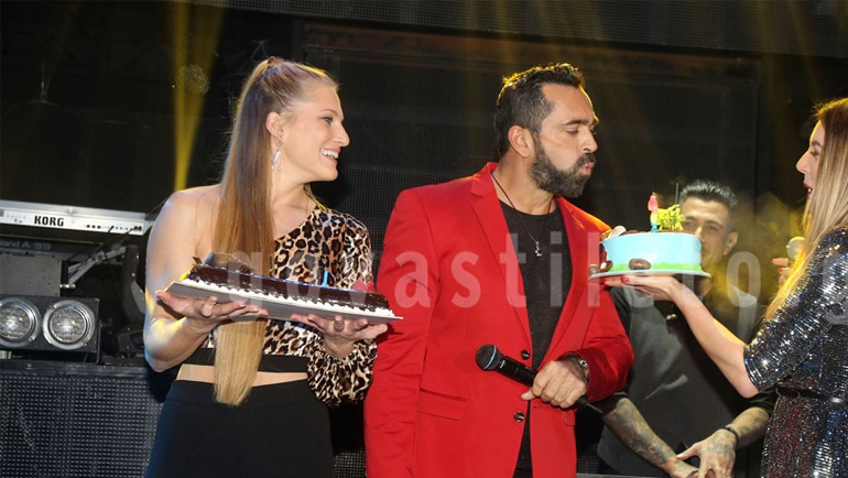 Ο Bo είχε γενέθλια και το γιόρτασε on stage με τη Σάρα Εσκενάζη και τη Γεωργία Βρανά