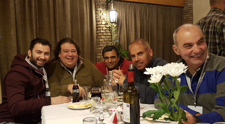 O Νίκος Κυριαζής (μέση) από το kalavrytanews.com μας έδωσε πολύτιμες πληροφορίες για την περιοχή