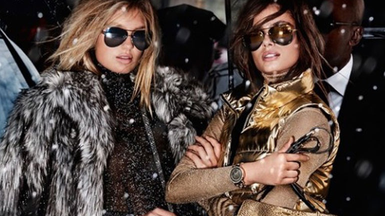 Πάρτε μια γεύση από τη glamorous καμπάνια του Michael Kors για τα Χριστούγεννα