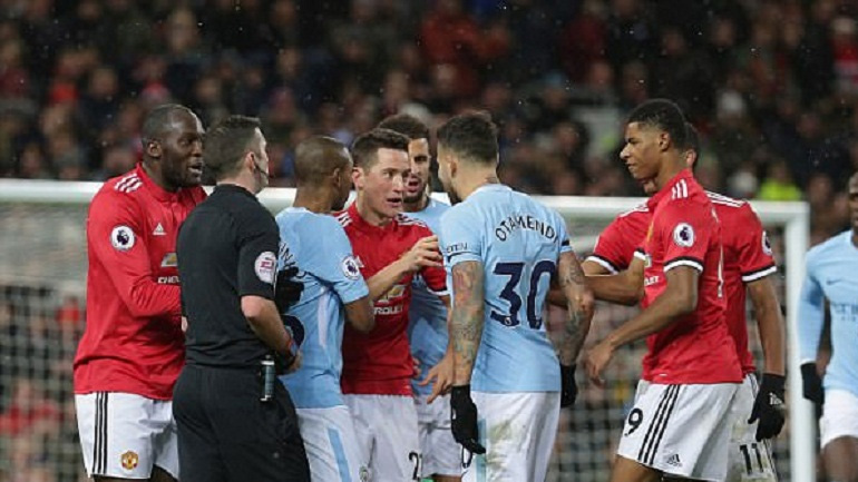 Συμπλοκές και γενική σύρραξη στα αποδυτήρια του «Ολντ Τράφορντ»