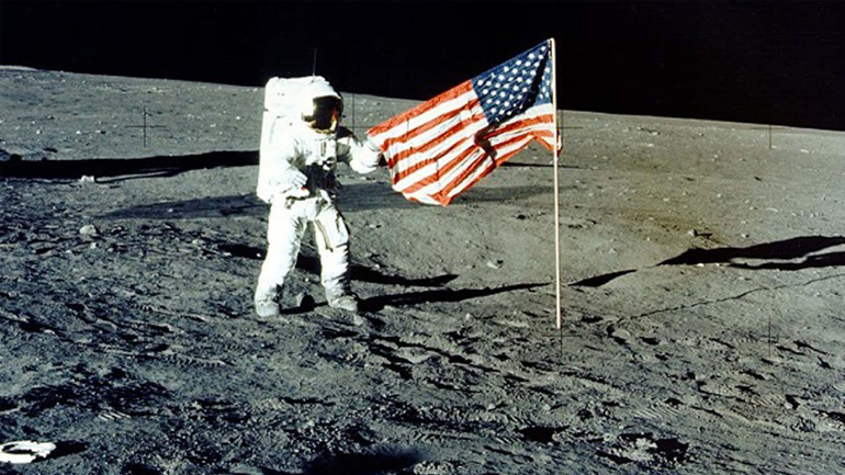 ΗΠΑ: Ο Ντόναλντ Τραμπ στέλνει τους Αμερικανούς στη Σελήνη