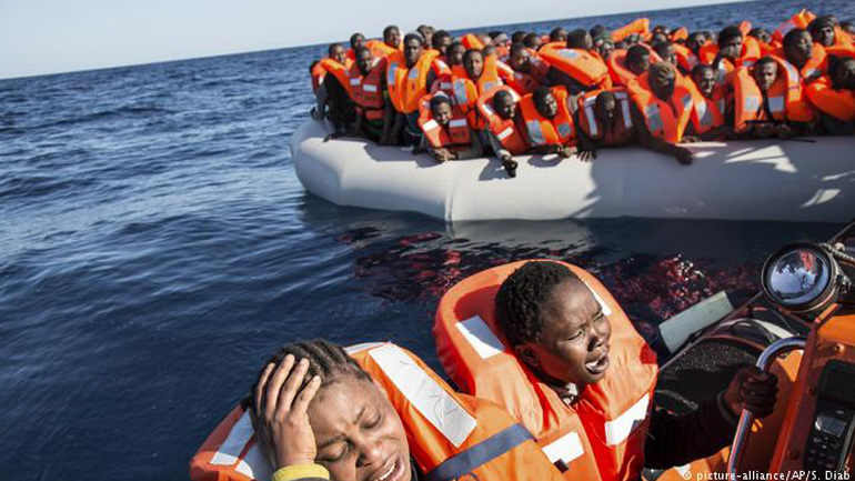Διασώζοντας πρόσφυγες στη Μεσόγειο