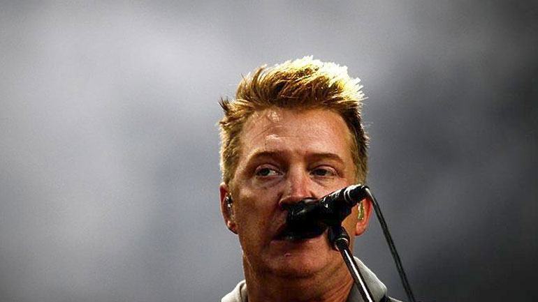 Ο Τζος Χομ ζήτησε συγγνώμη από φωτογράφο που είχε κλωτσήσει στο πρόσωπο