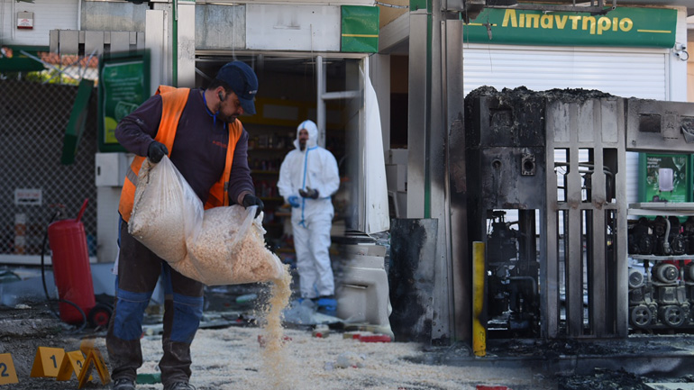 Μυστήριο καλύπτει την έκρηξη στο βενζινάδικο Μυστήριο καλύπτει την έκρηξη στο βενζινάδικο