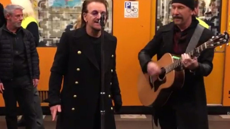 Περφόρμανς, ξαφνική, από τους U2 στο μετρό του Βερολίνου