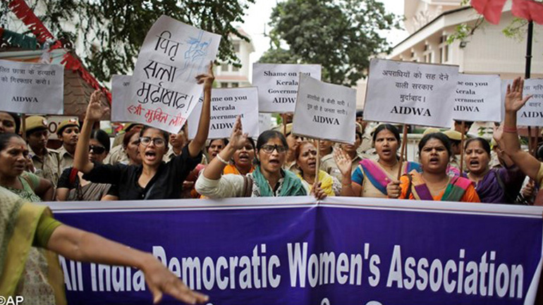 Ινδία: Δικαστήριο καταδίκασε έναν άνδρα για τον άγριο βιασμό και τη δολοφονία μιας φοιτήτριας Νομικής