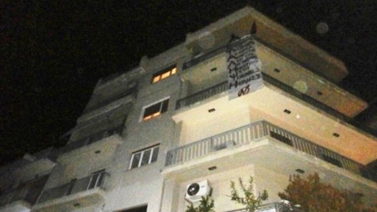 Λάρισα: Αντιεξουσιαστές κατέλαβαν τα γραφεία του ΣΥΡΙΖΑ σε ένδειξη συμπαράστασης στους Μαζιώτη και Ρούπα