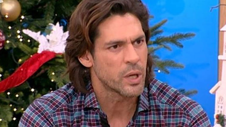 Γιάννης Σπαλιάρας: «Μου έχει τύχει να τρυπώσει μια θαυμάστρια μέσα στη σουίτα και…»