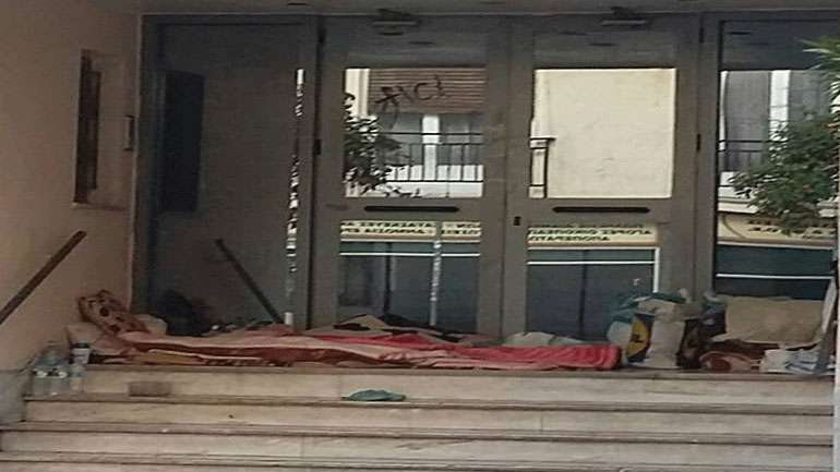 Διαδικτυακή κινητοποίηση των κατοίκων της Καλλίπολης Πειραιά για άστεγη γυναίκα