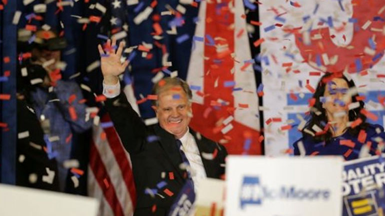 Νταγκ Τζόουνς: Ο νικητής των εκλογών στην Αλαμπάμα και νέος ήρωας των Δημοκρατικών