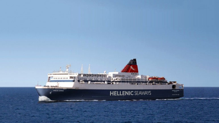 Στο λιμάνι του Πειραιά πλοίο της γραμμής που μετέφερε 183 πρόσφυγες από Χίο και Μυτιλήνη