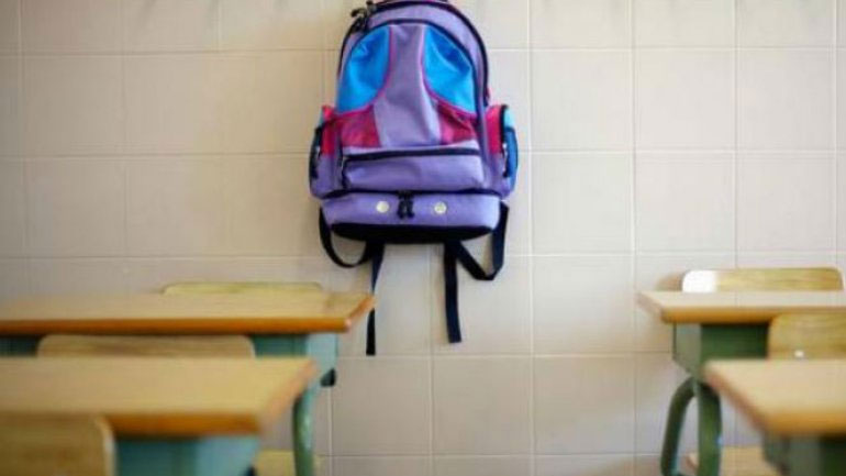 Καθιερώνεται «η τσάντα στο σχολείο» με απόφαση του Υπουργείου Παιδείας