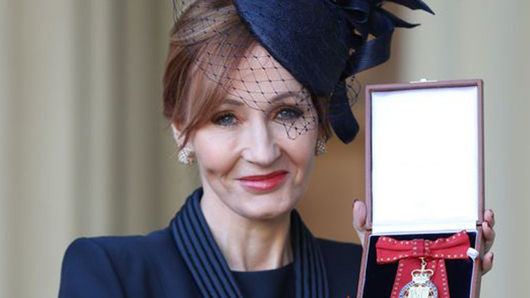 Βασιλική τιμή για την Τζ. Κ. Ρόουλινγκ