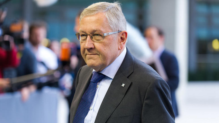 Ρέγκλινγκ: «Η Ελλάδα, αν όλα πάνε καλά, θα βγει από το πρόγραμμα το καλοκαίρι του 2018»