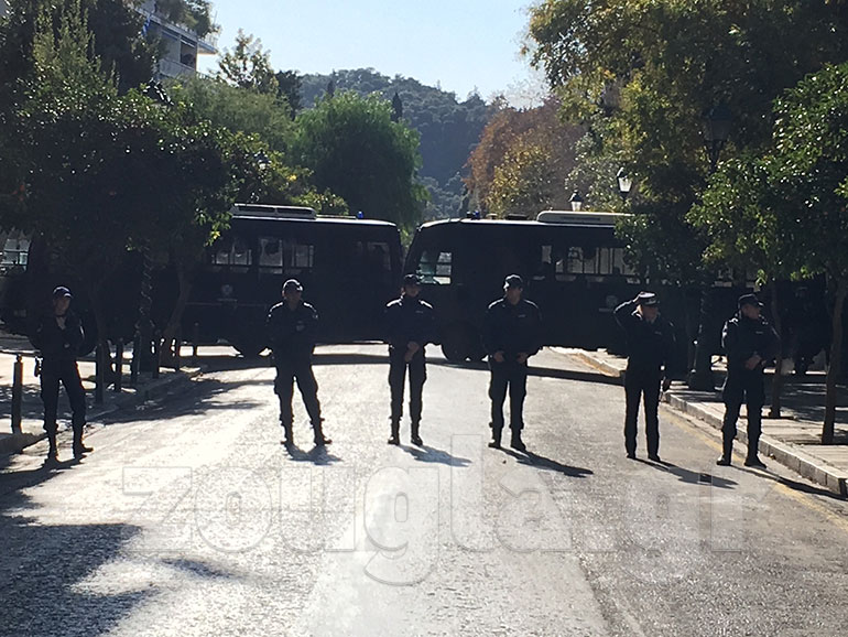 Φωτογραφία από τις δυνάμεις των ΜΑΤ που βρίσκονται στο κέντρο της Αθήνας