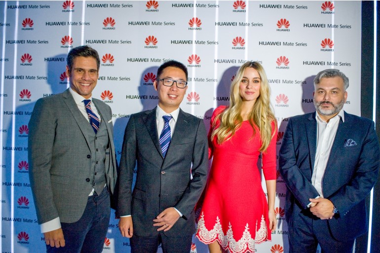 Ο κ. Δημήτρης Ουγγαρέζος οικοδεσπότης της βραδιάς, ο κ. Lin Bing, Country Manager Terminals, Huawei Ελλάδος,  η κα Δούκισσα Νομικού, Πρέσβειρα της σειράς Mate της Huawei, ο κ. Πέτρος Δρακόπουλος, Country Marketing Manager, Huawei Ελλάδος