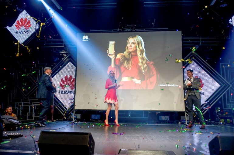 Η εμφάνιση της Δούκισσας Νομικού, brand ambassador της σειράς Mate της Huawei.