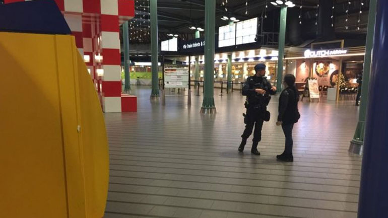 Άμστερνταμ: Ολλανδός ο άνδρας που απειλούσε με μαχαίρι στο αεροδρόμιο Σχίπχολ