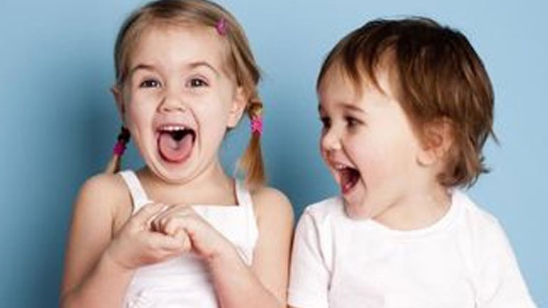 Γιατί το χιούμορ κάνει καλό στα παιδιά Γιατί το χιούμορ κάνει καλό στα παιδιά