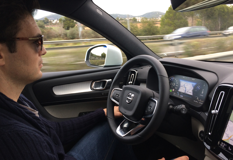 Δοκιμάσαμε το σύστημα αυτόνομης οδήγησης, με το XC40 να κινείται μόνο του στον αυτοκινητόδρομο